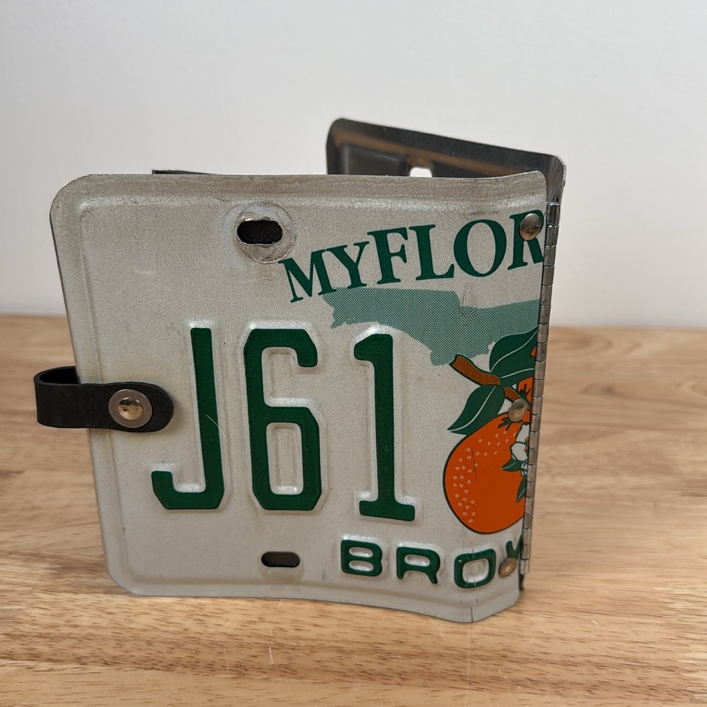 Unique little Earth recycled License Plate CD wallet - Picture 6 of 12